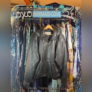 #0379 Men's Large Preloved AVALANCHE Blk Leather Bomber Jacket 50.5"Chest 26.75L